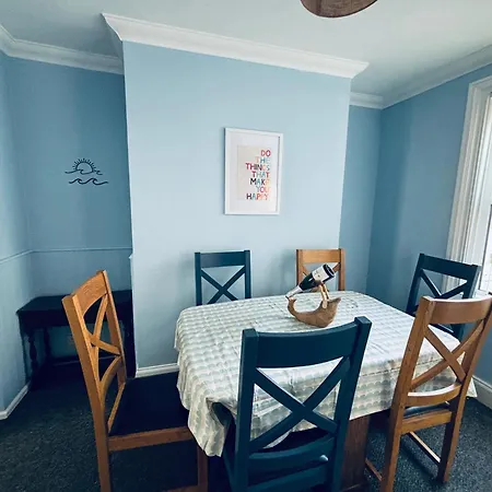 Holiday home Salt Cottage,